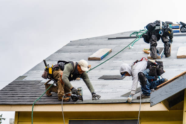 Professional Gutter Installation technician working in Como, NC